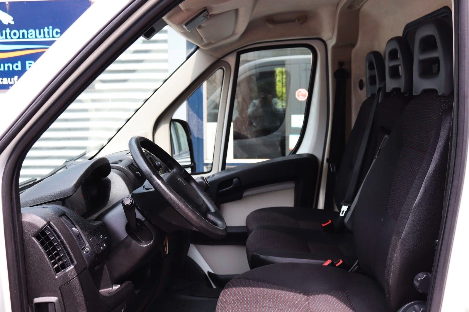 Fahrzeugabbildung Peugeot Boxer Kasten 335 L2H1 Pro BlueHDi KLIMA NAVI AHK