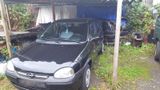 Opel Corsa B 2000 Edition in schwarz - Opel Corsa aus 2000: B