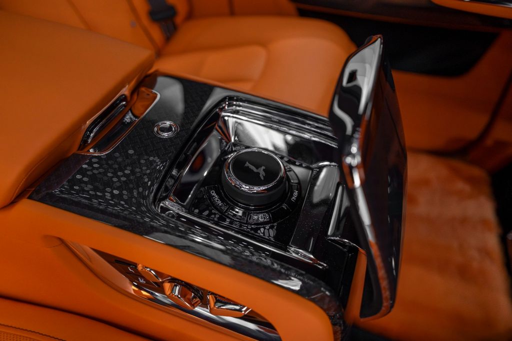 Cullinan BLACK BADGE 2026 BLACK/ORANGE 4 SEATS - Bild 31