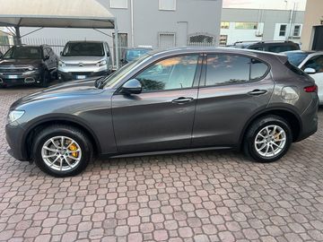 Alfa-Romeo Stelvio - 2