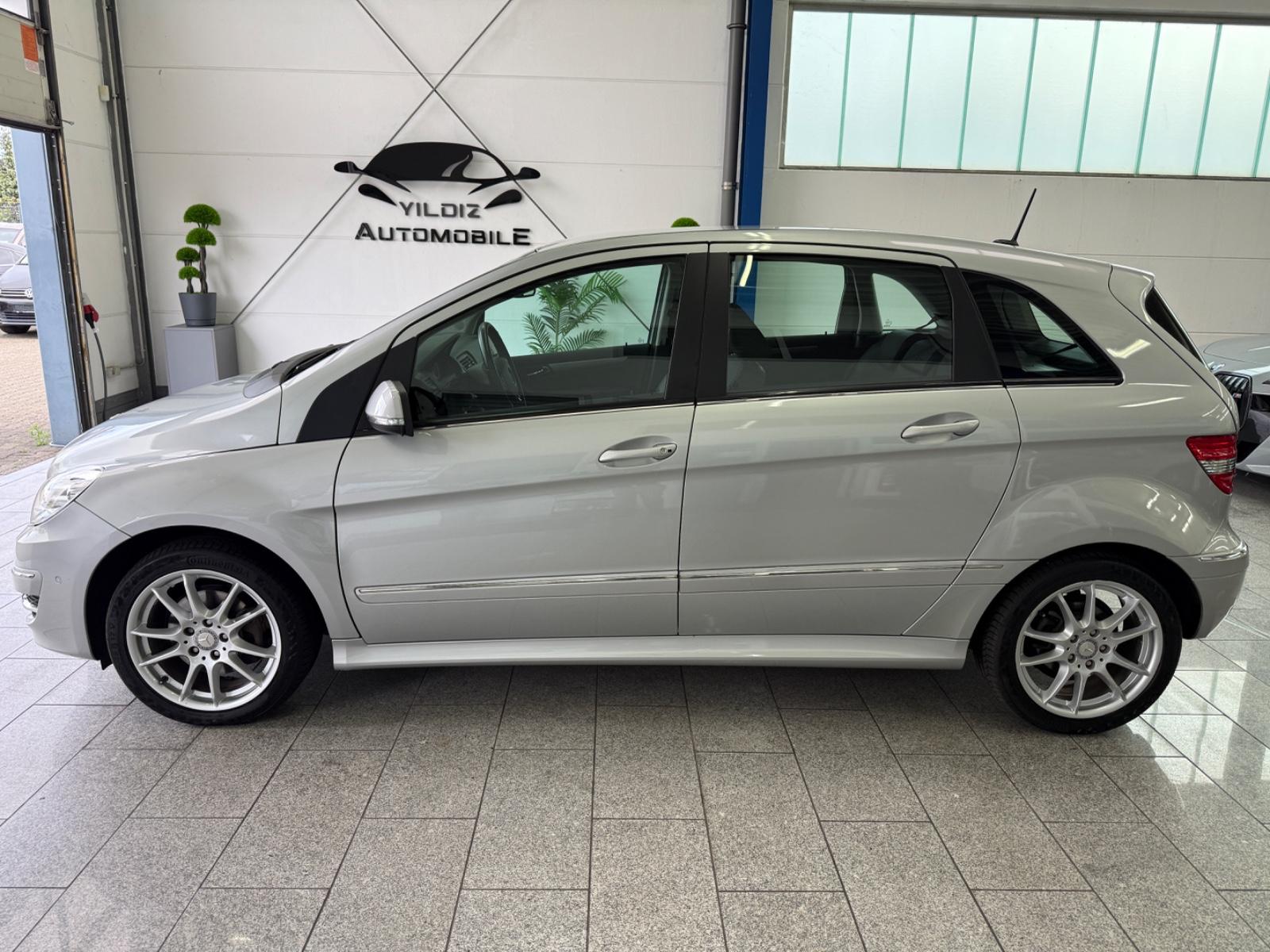 Mercedes-Benz B 200*SPORT*AUTOMATIK*SHZ*NAVI*AHK*TEMP*PARK-ASS