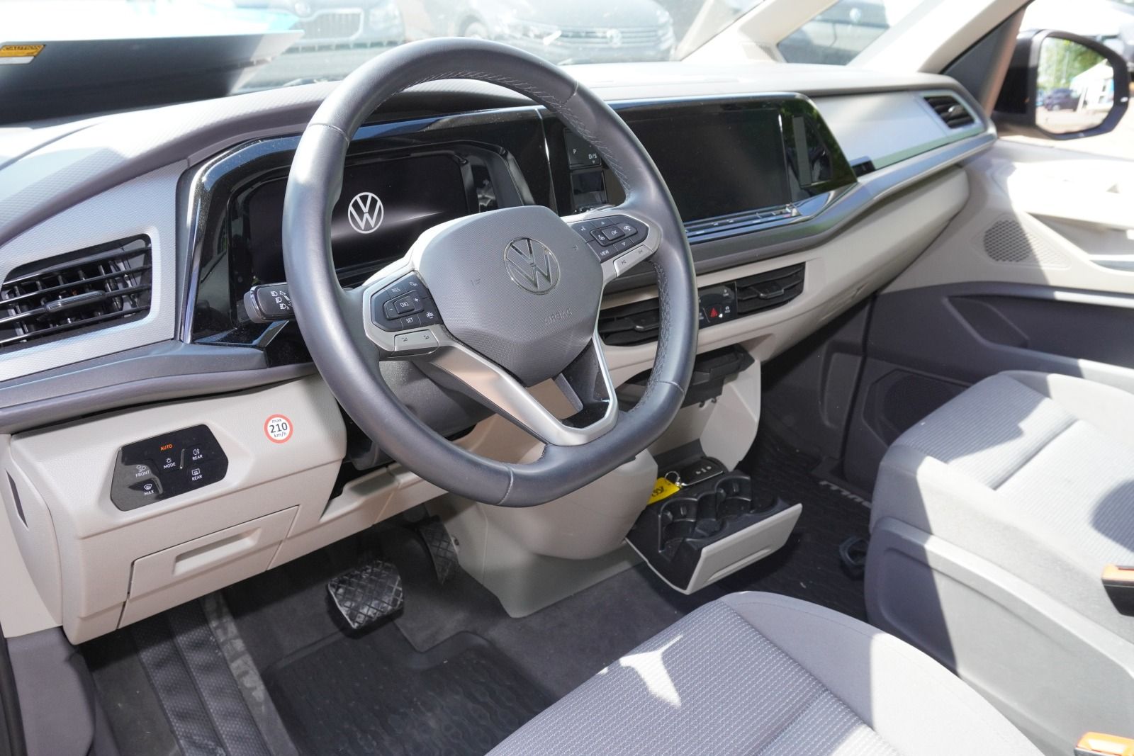 Fahrzeugabbildung Volkswagen T7 Multivan 1.4 TSI eHybrid Alu Navi Klima IQ.Li