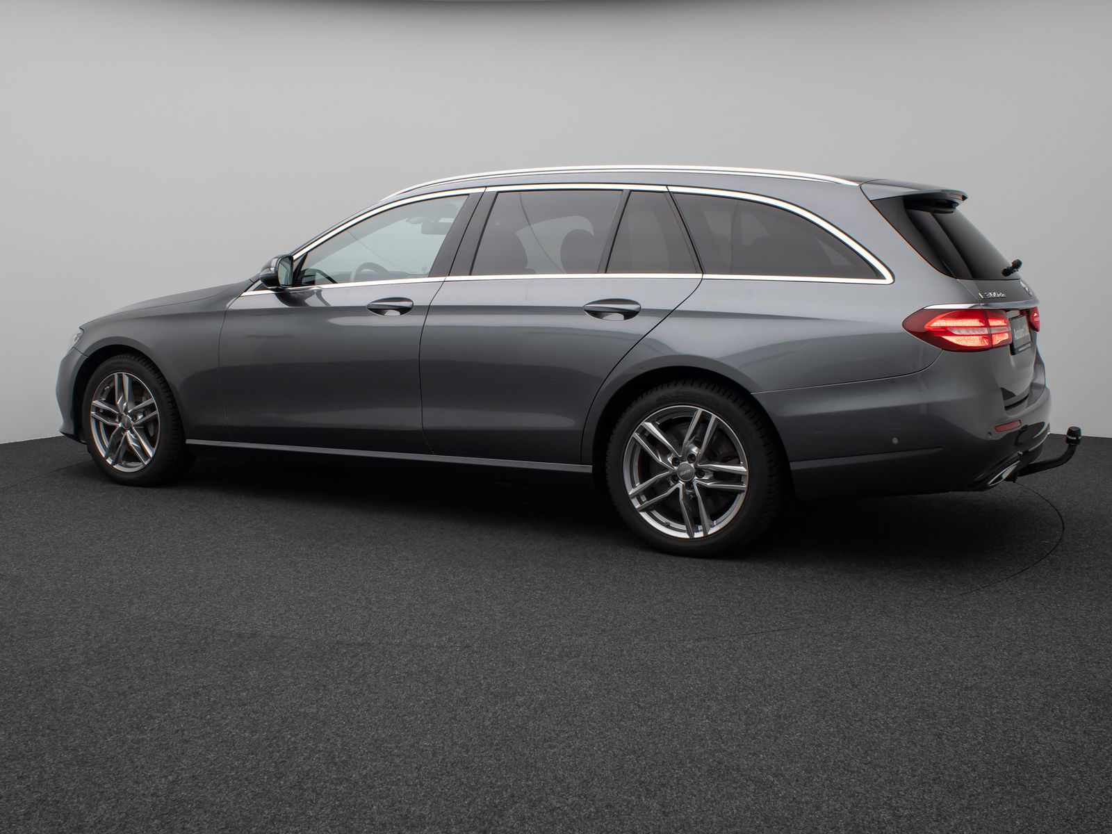 Fahrzeugabbildung Mercedes-Benz E 300 de Avantgarde Kamera AHK LED Standhzg AHK