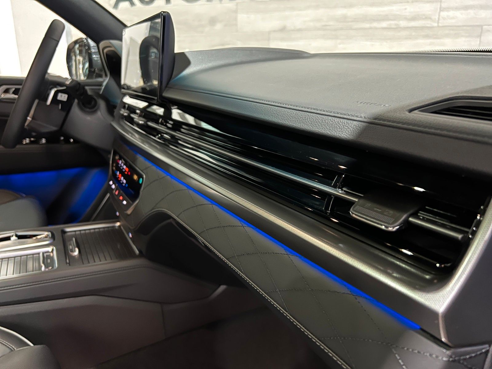 Fahrzeugabbildung Ssangyong KGM REXTON  Titanium Plus 4WD *7 Sitz*360*AHK*