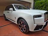 Rolls-Royce Cullinan Black Badge Black Badge - weiße Rolls-Royce Cullinan