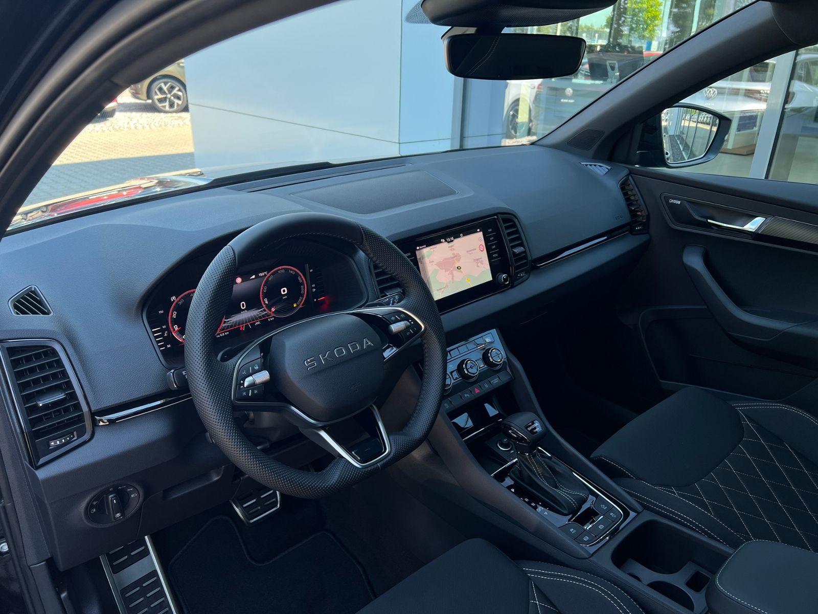 Fahrzeugabbildung SKODA Karoq Sportline 2.0 TSI 4x4 DSG *CANTON, AHK, 19