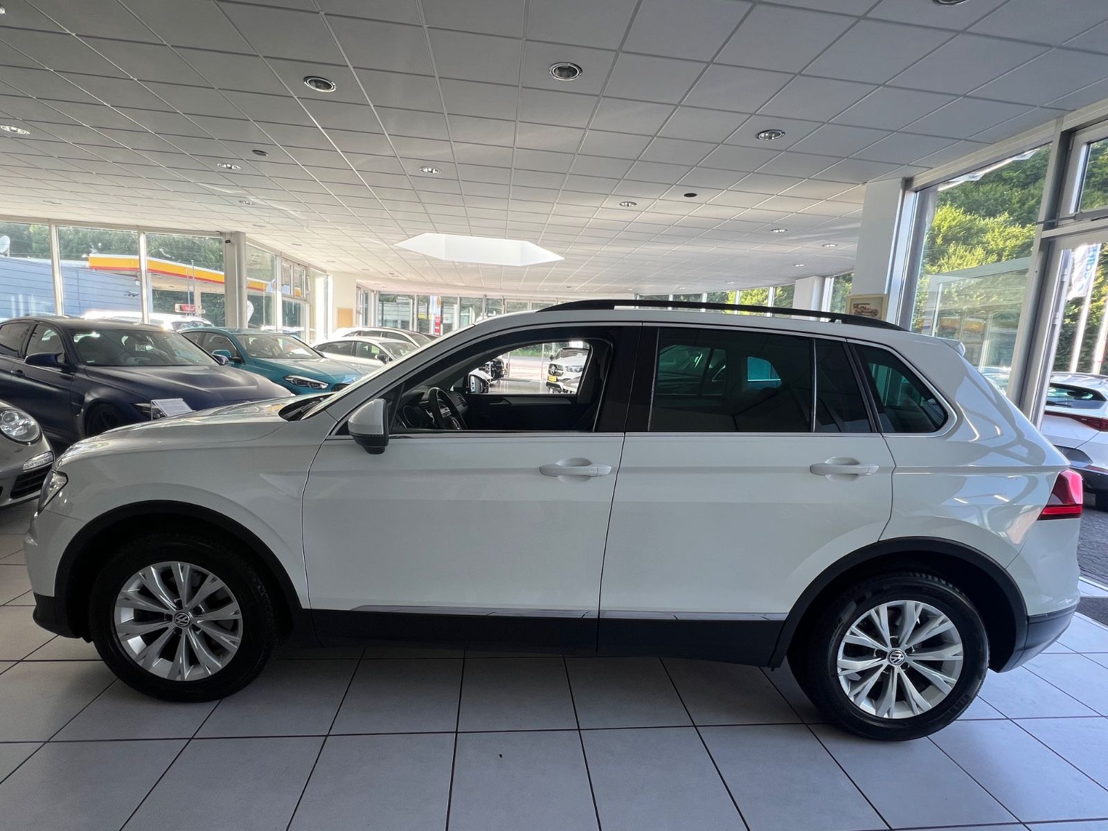 Fahrzeugabbildung Volkswagen Tiguan 1.4TSI DSG Comfortline *LED*NAVI* 1.HAND*
