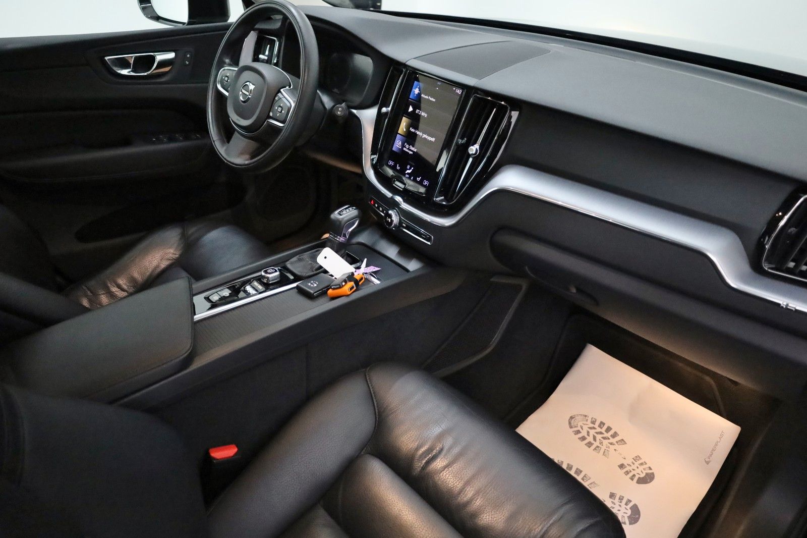 Fahrzeugabbildung Volvo XC60 D4 Momentum Pro,Leder,Navi,LED,SH