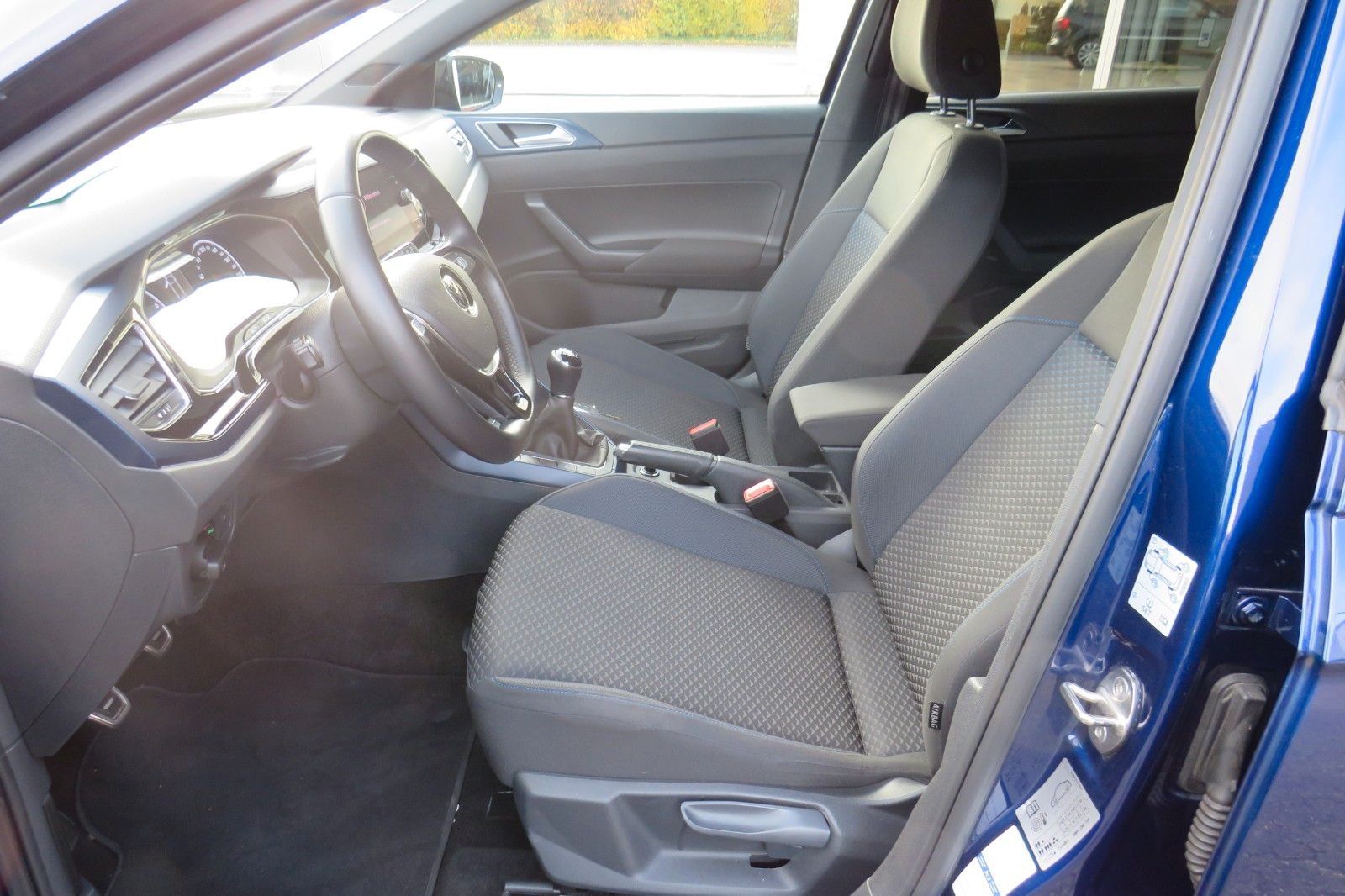 Fahrzeugabbildung Volkswagen Polo United KAMERA SITZH. NAVI KEYLESS APP-CON 1