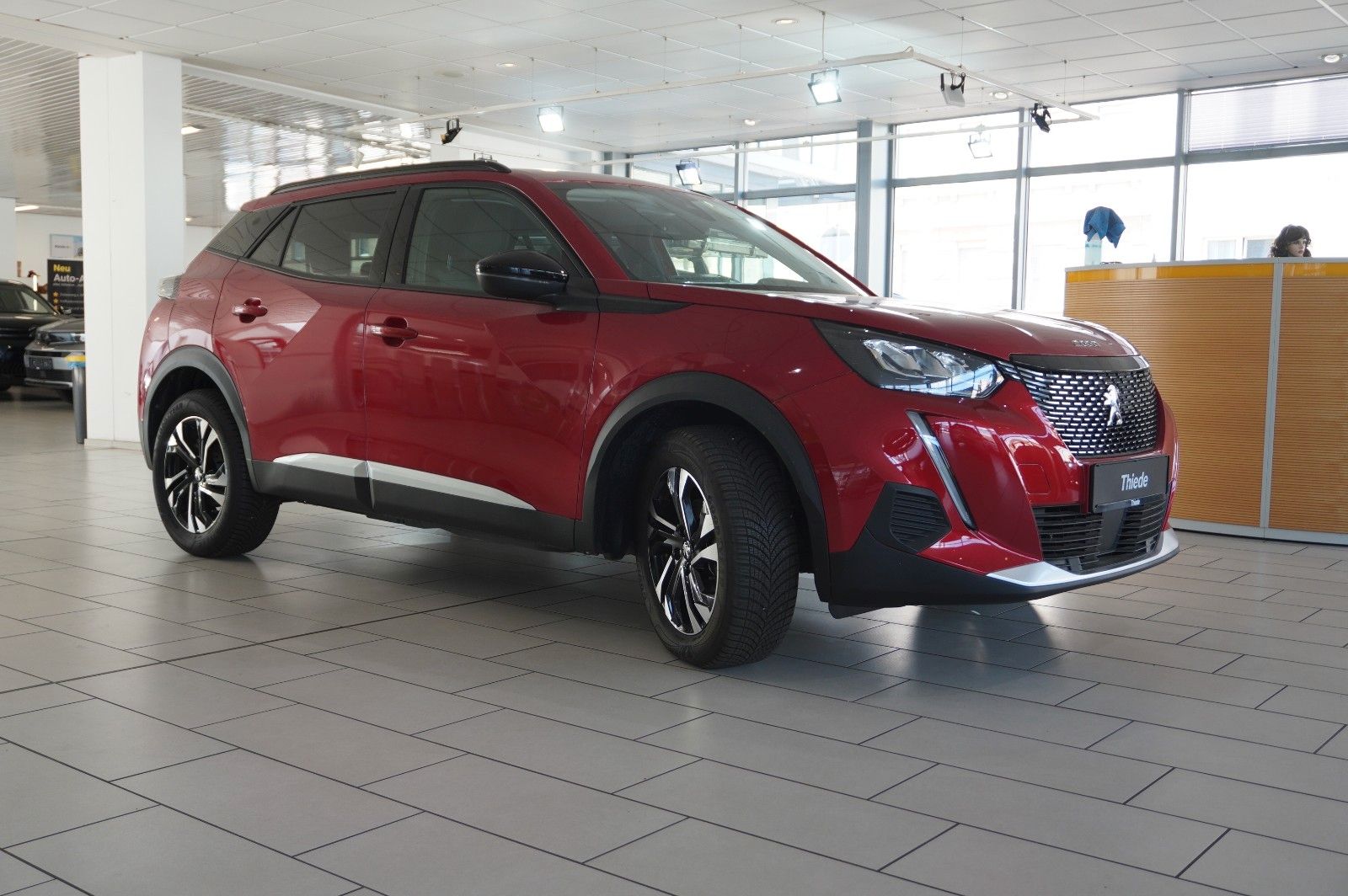 Fahrzeugabbildung Peugeot 2008 1.2T ALLURE AT NAVI/LED/KAMERA/SHZ/VIRT.