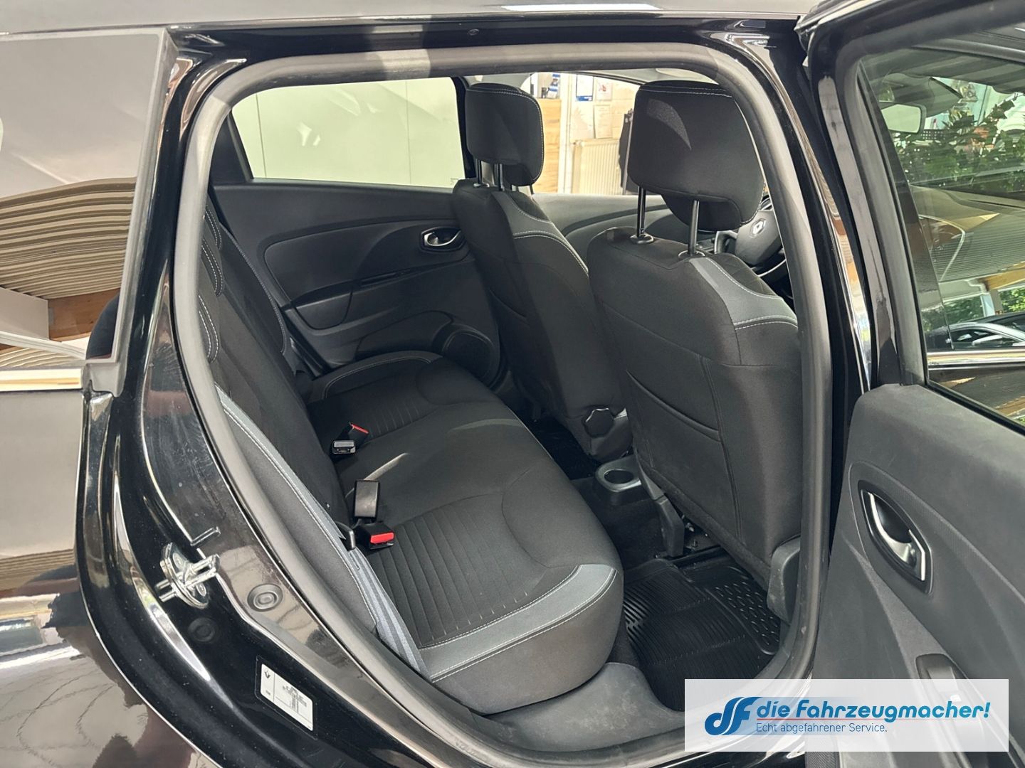 Fahrzeugabbildung Renault Clio IV Grandtour Intens 0.9 TCe 90 eco Fahrerpr