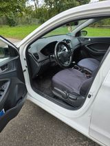 Hyundai i20 YES!  - Hyundai i20 Gebrauchtwagen in Stuttgart