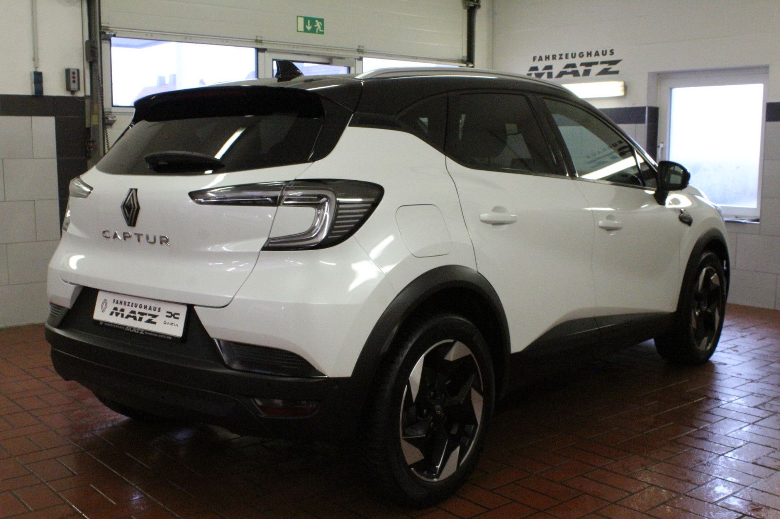 Fahrzeugabbildung Renault Captur Mild Hybrid 160 EDC Techno *Ganzjahresrei