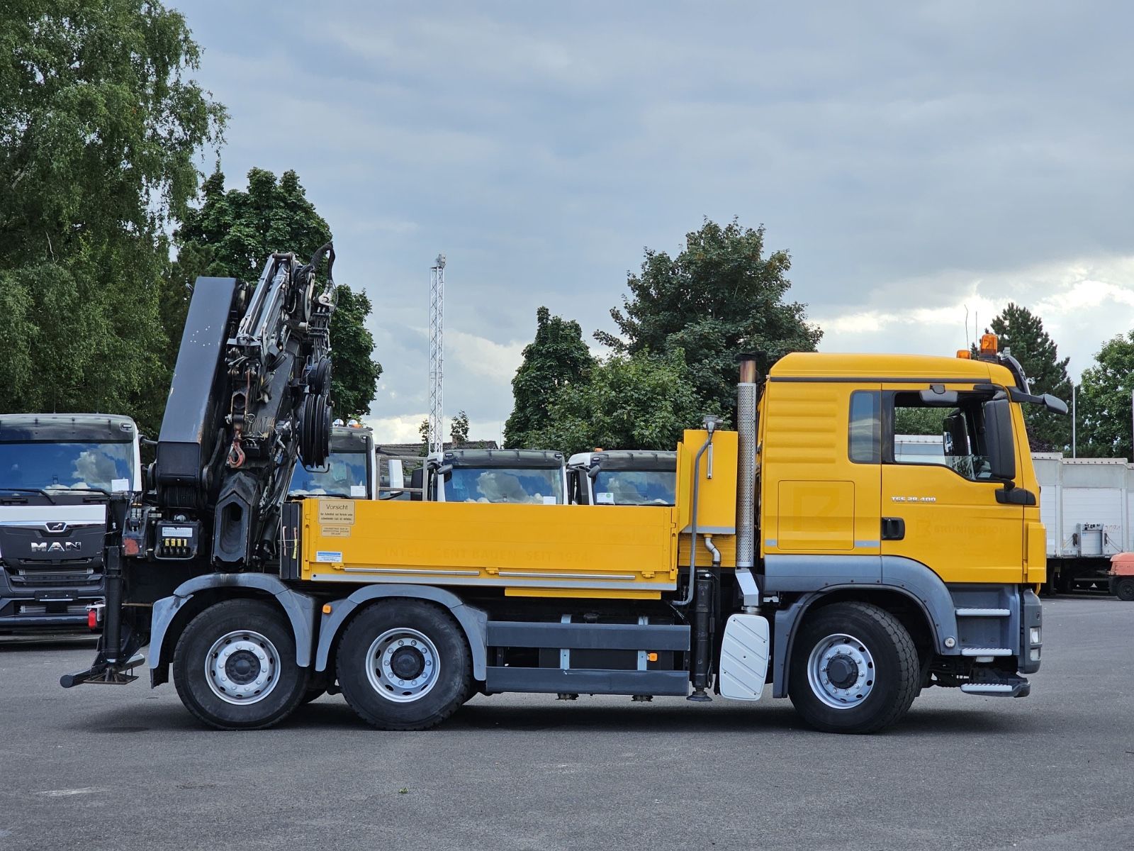 Fahrzeugabbildung MAN TGS 28.400 6x4H HIAB XS 477 JIB Seilwinde