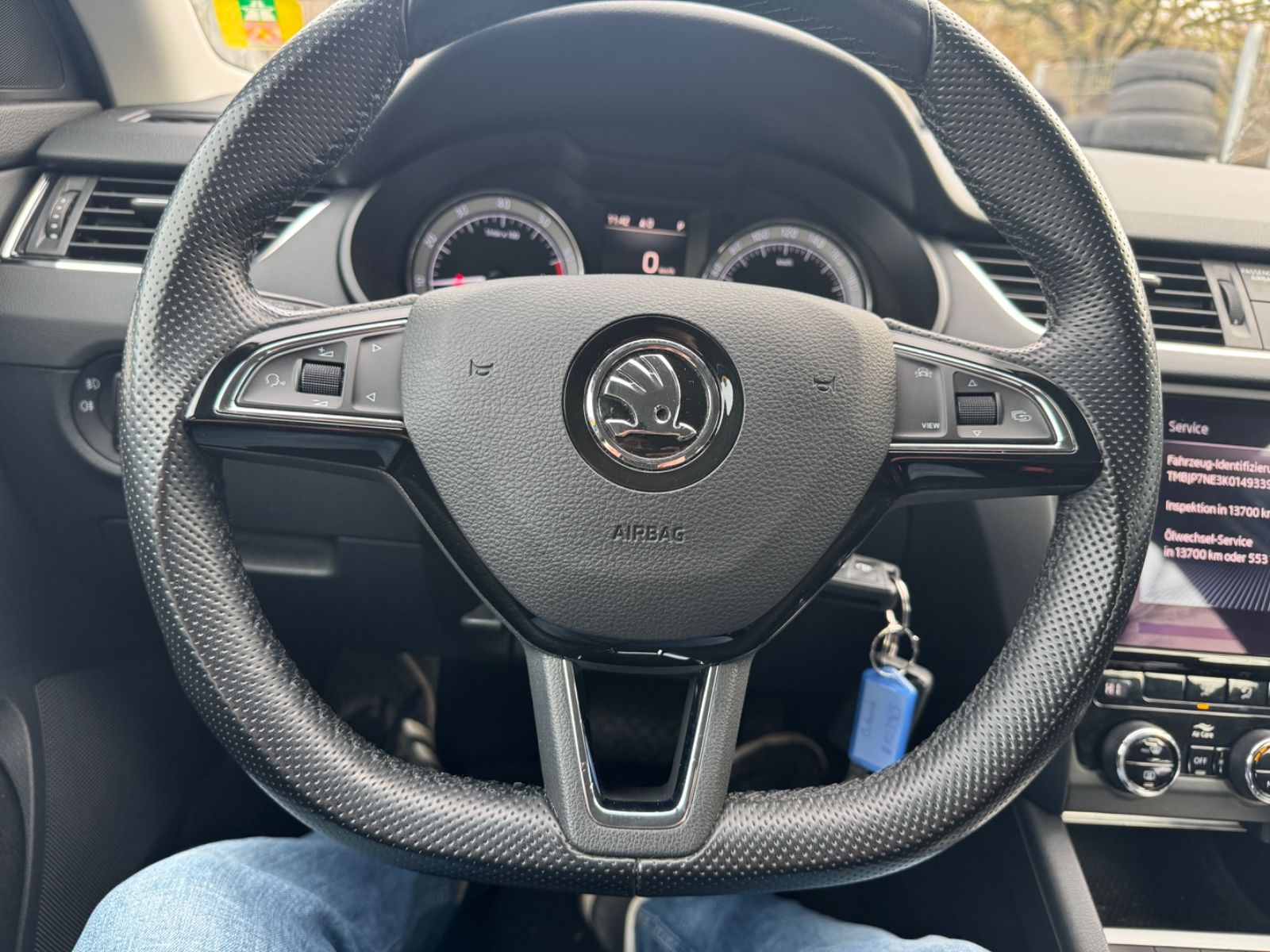 Fahrzeugabbildung SKODA Octavia Combi Ambition DSG+Navi+Alu