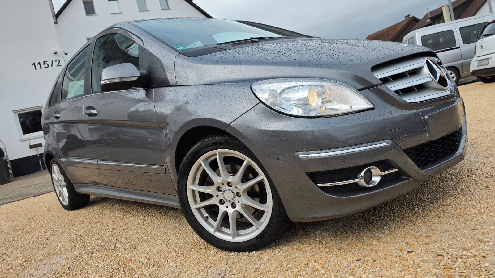 Mercedes-Benz B 180
