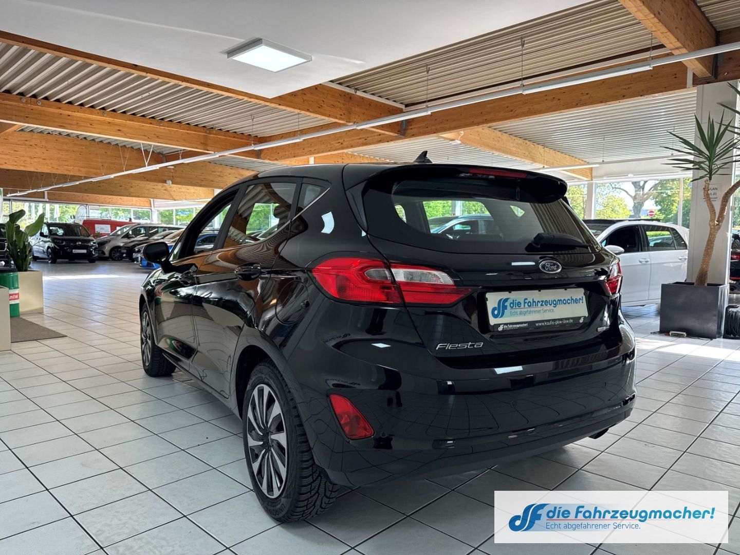 Fahrzeugabbildung Ford Fiesta Titanium Navi LED Blendfreies Fernl. Kurv