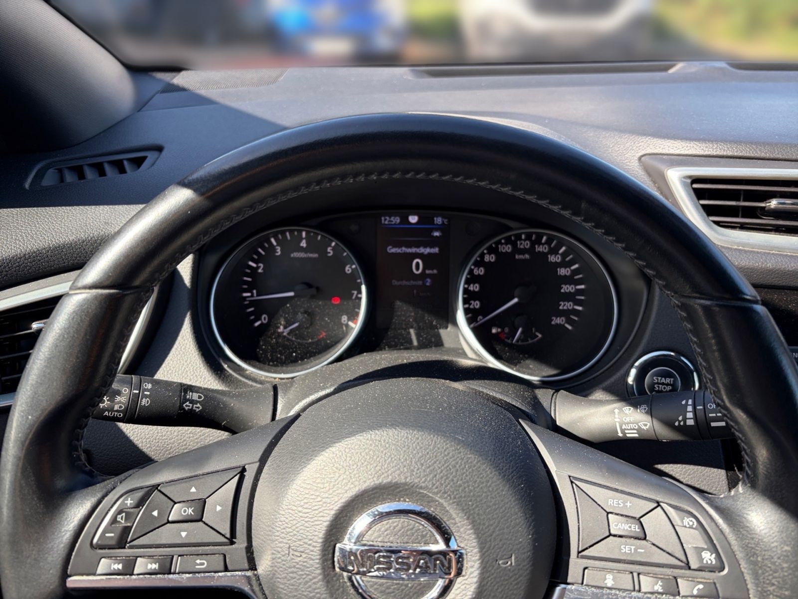 Fahrzeugabbildung Nissan Qashqai 1.3 DIG-T 103 kW Tekna + 4x2*Navi*360°Ka