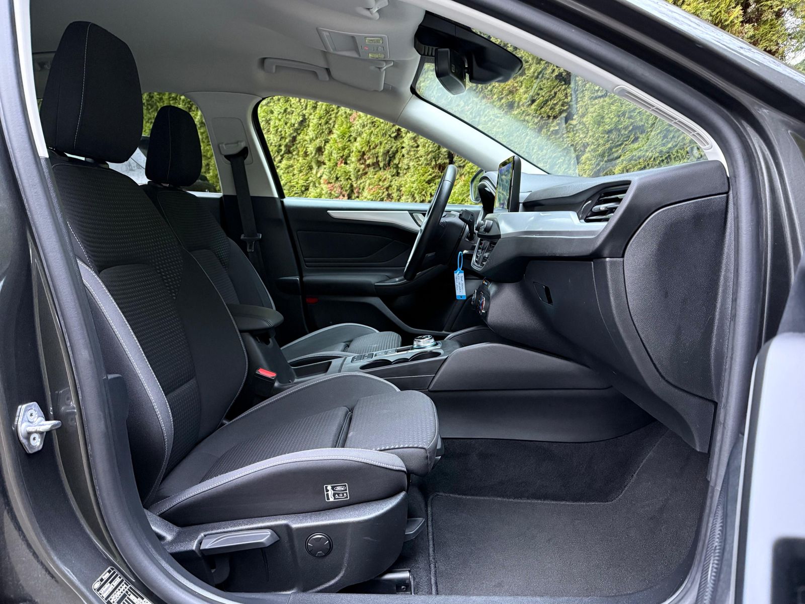 Fahrzeugabbildung Ford Focus 1.5 TDCi Aut. Cool&Connect LED+NAV+AHK+KAM