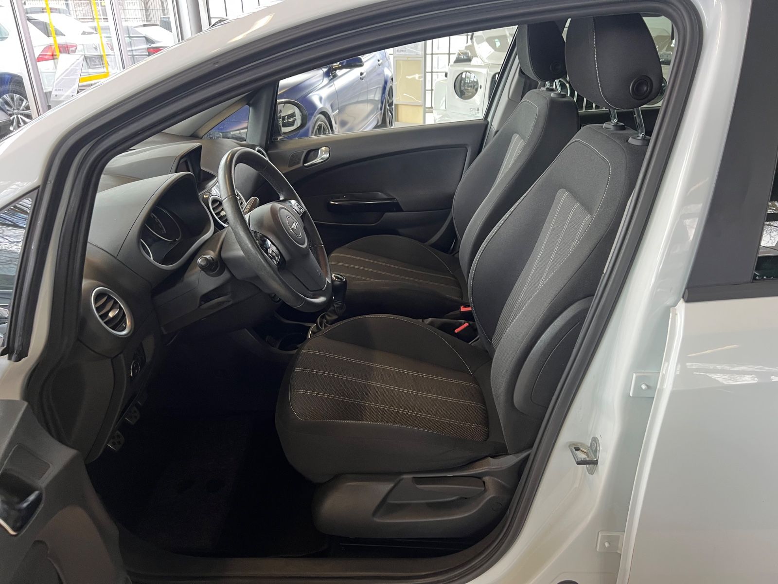 Fahrzeugabbildung Opel Corsa D Color Edition Sport