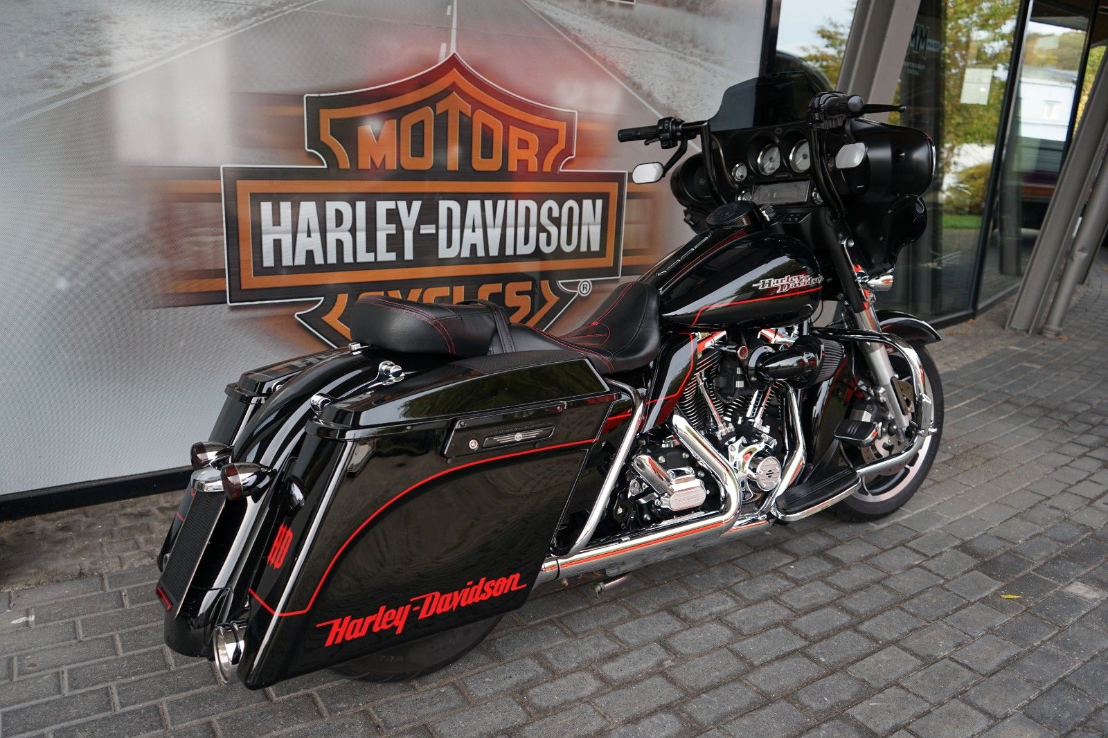 Fahrzeugabbildung Harley-Davidson Street Glide Bagger FLHX mit viel Zubehör