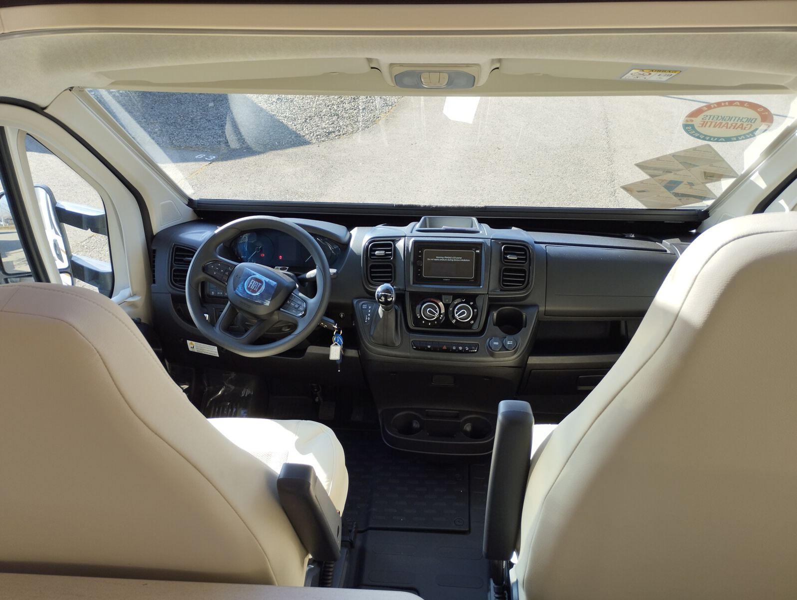 Fahrzeugabbildung Eura Mobil Profila RS PRS 695 EB Automatik + Mondial Paket