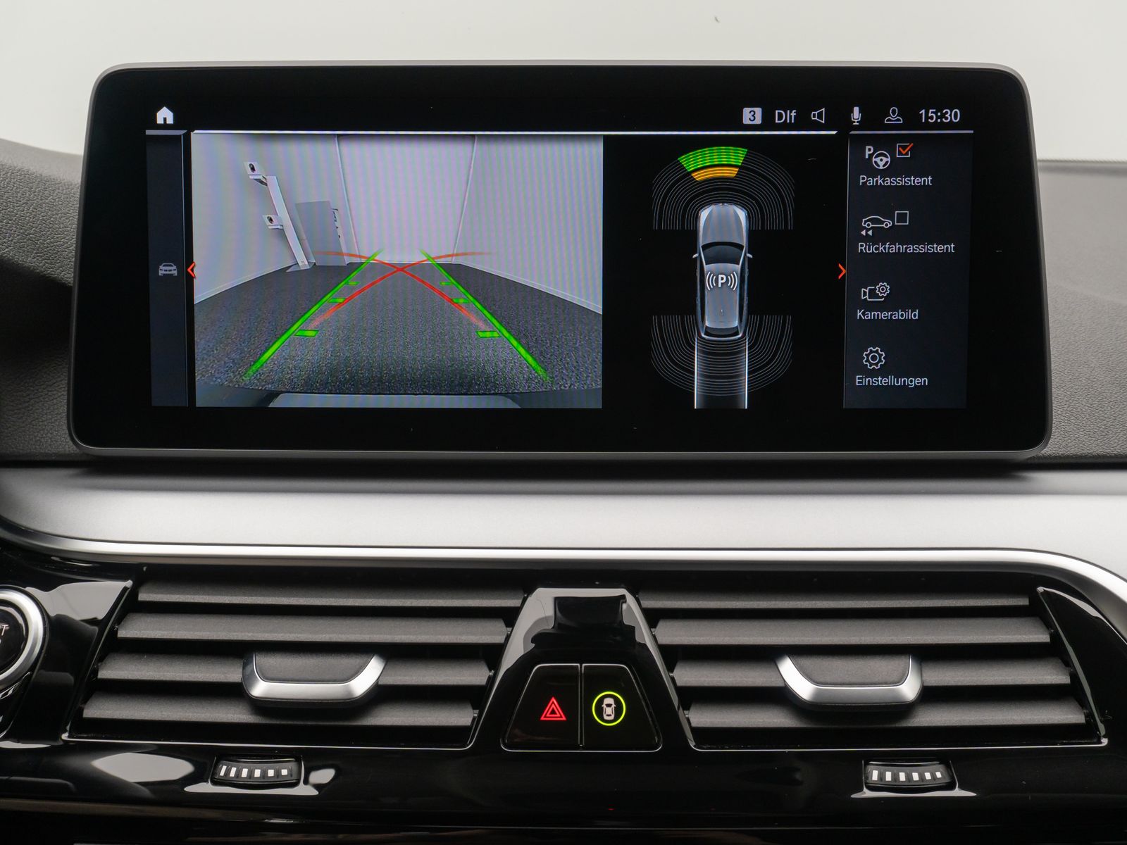 Fahrzeugabbildung BMW 520d xD Kamera HUD DAB Alarm Sport Fernlichtassi