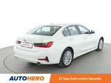 BMW 320i xDrive Luxury Line Au.*NAVI*LED*CAM*SHZ*LHZ - mit Benzin-Antrieb: Weiß