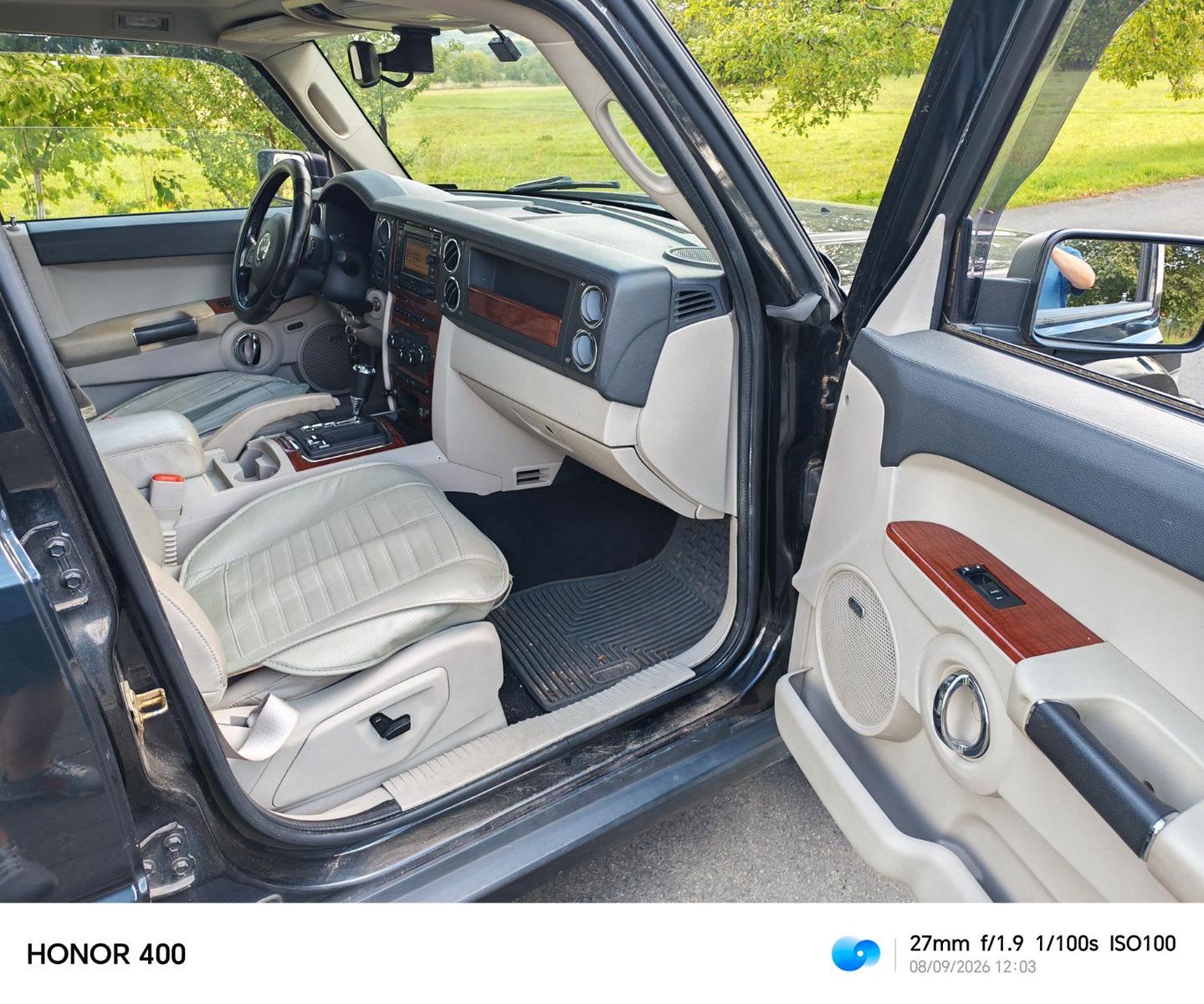Jeep Commander 2010 — photo 15