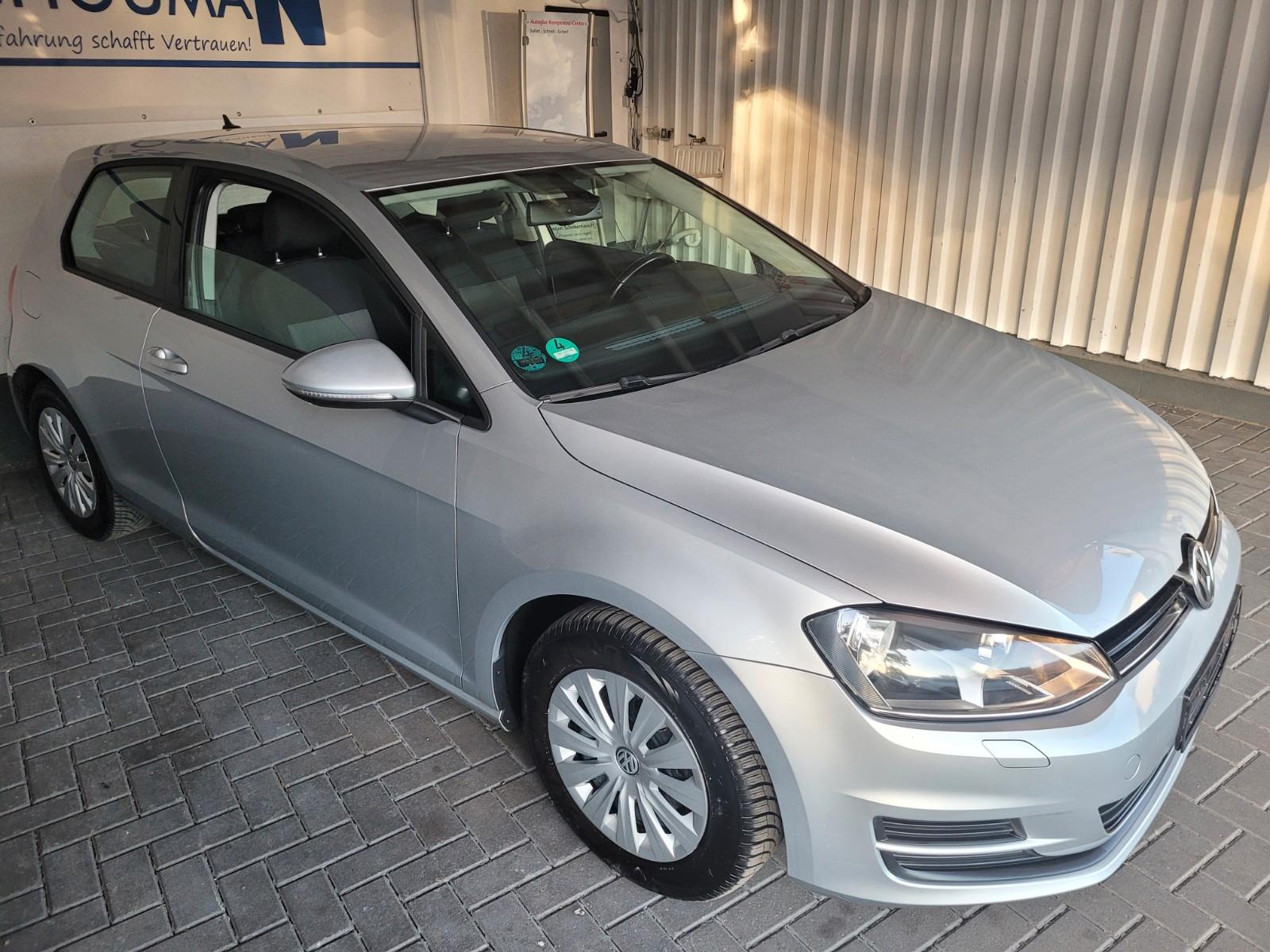 Volkswagen Golf VII Trendline BMT*NAVI*SCHECKHEFT*SEHR GEPF