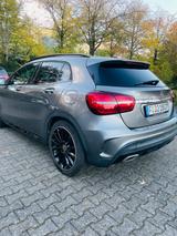 Mercedes-Benz GLA 250 DCT -AMG*NIGHTPAKET*LED*AHK*SCHECKHEFT* - Mercedes GLA-Klasse in Frankfurt