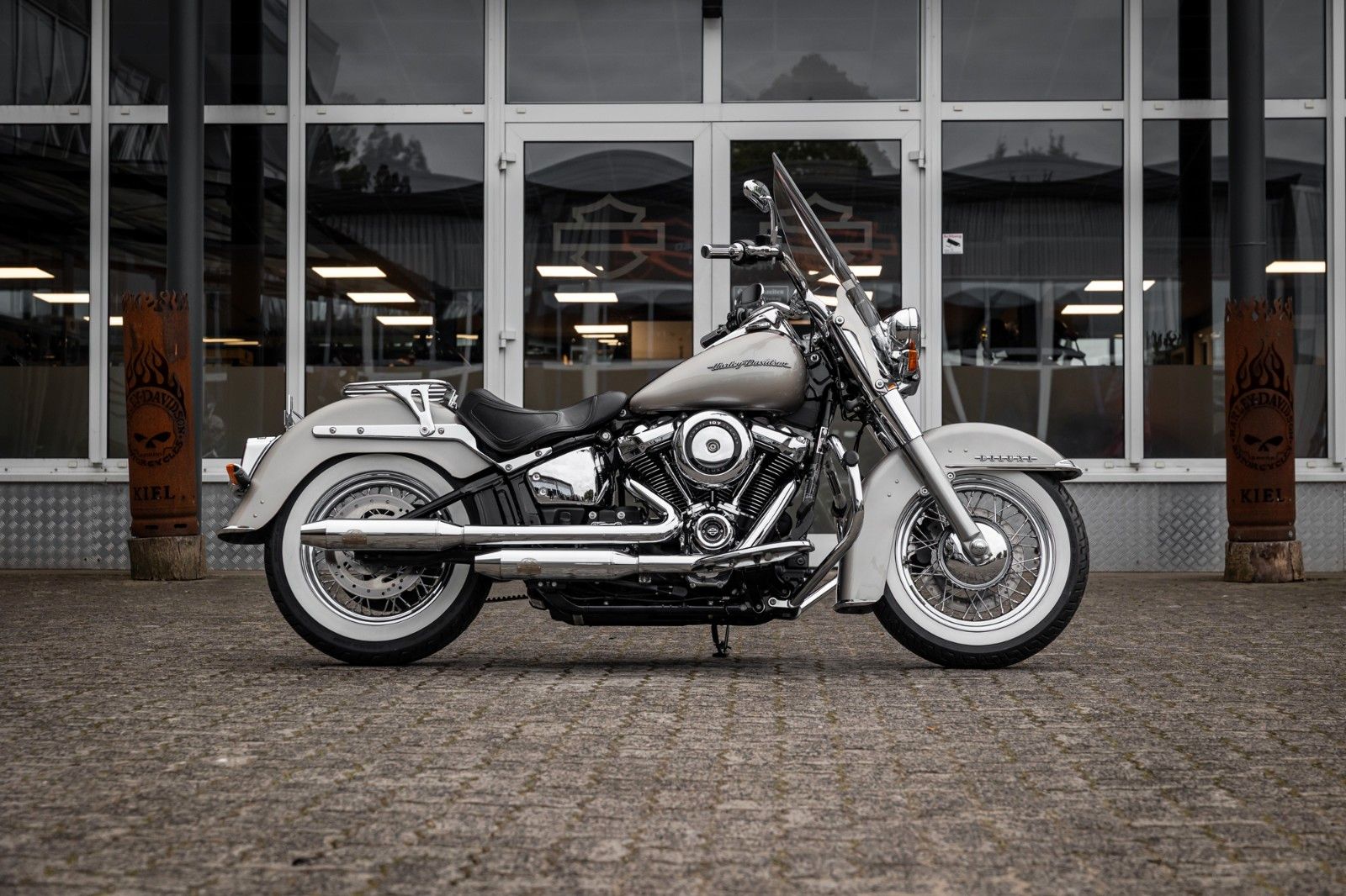 Fahrzeugabbildung Harley-Davidson SOFTAIL DELUXE FLDE - JEKILL & HYDE - NEUWERTIG