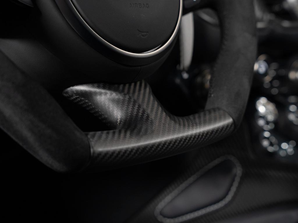 Aston Martin V12 Vantage