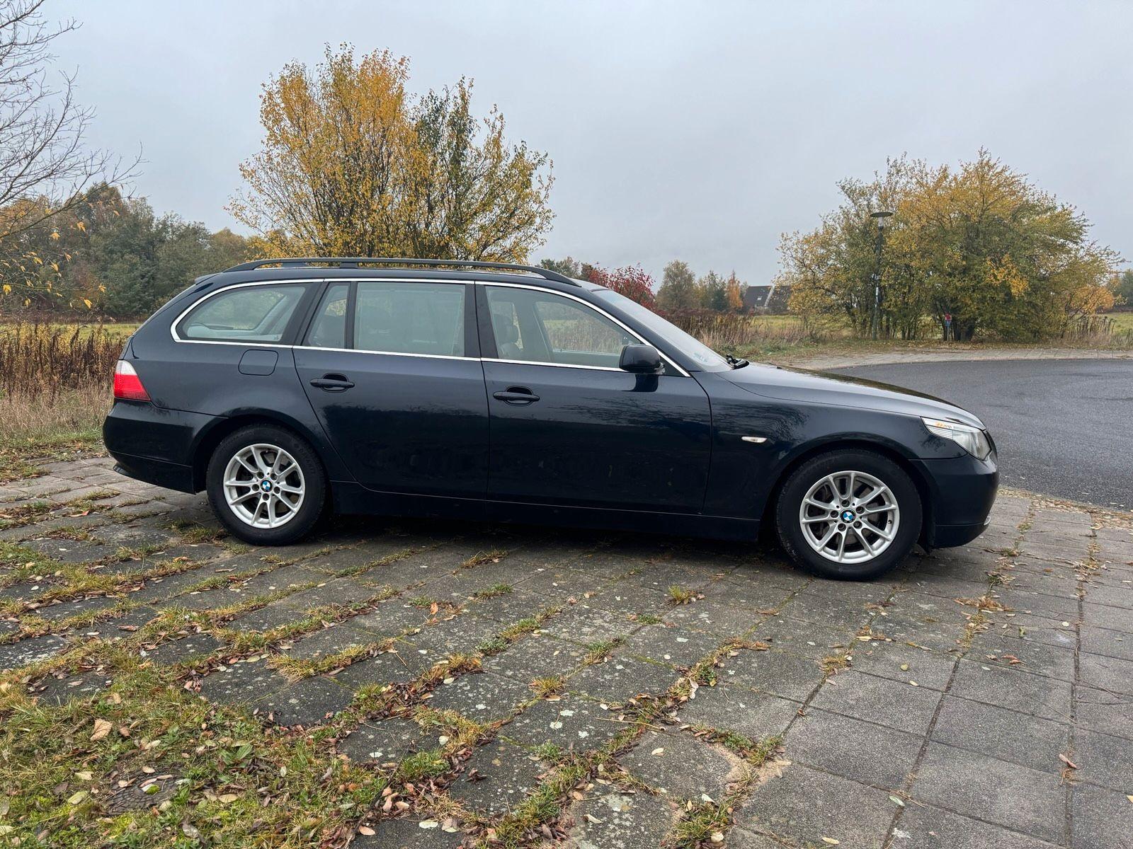BMW 530 2005 — вигляд ззаду