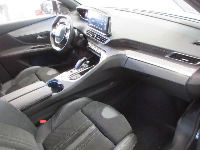 Fahrzeugabbildung Peugeot 5008 GT 1.5D NAVI/LED/SHZ/LEDER/MASSAGE/PARKASS