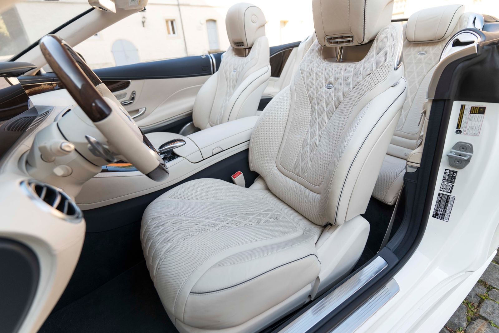 Fahrzeugabbildung Mercedes-Benz S 560 Cabriolet BURMESTER HUD 360° ACC LUFT TOTW