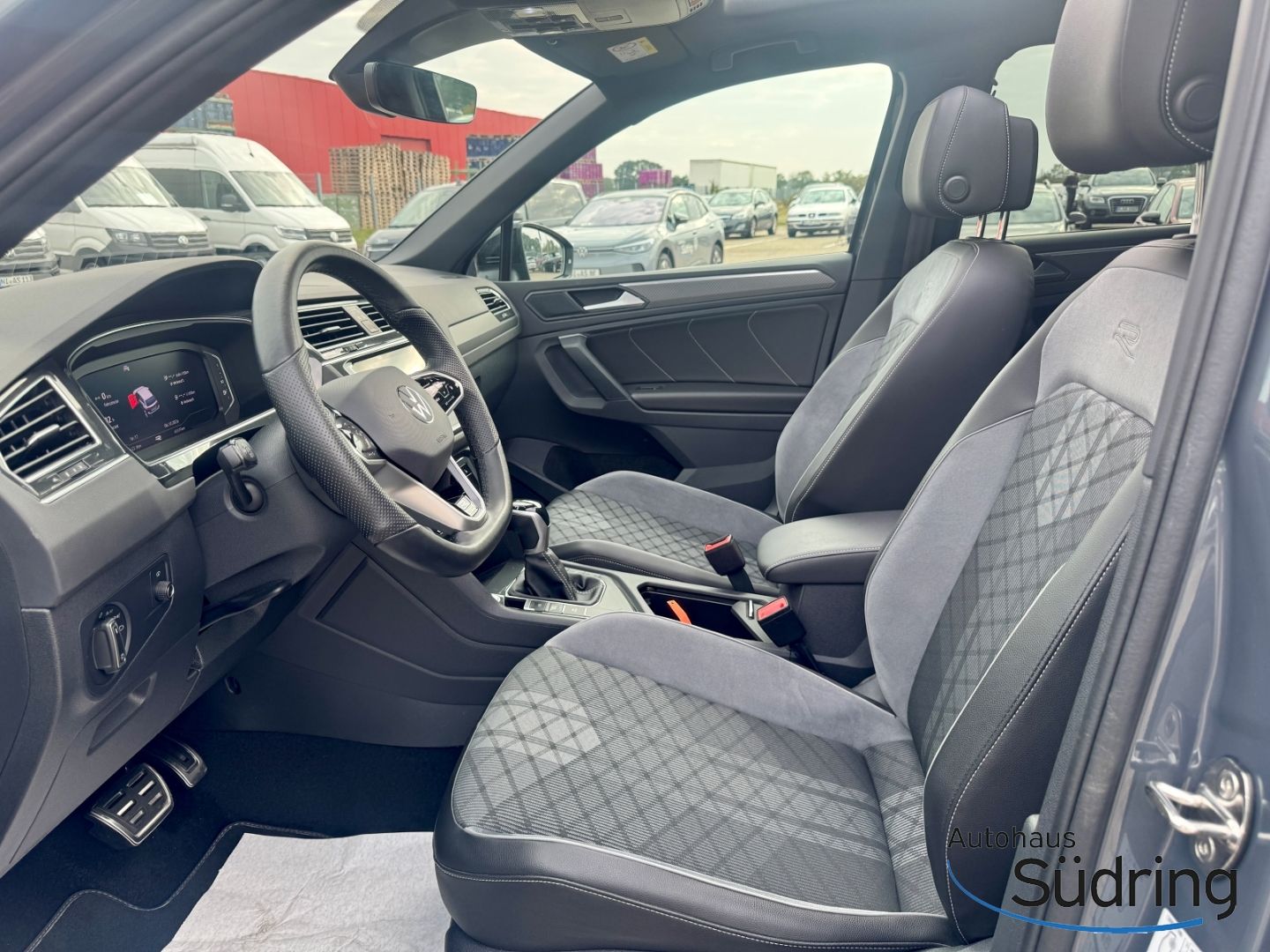 Tiguan 1,4TSI R-Line Black Style DSG HUD AHK Pan