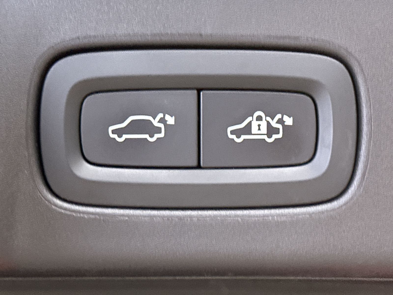 Fahrzeugabbildung Volvo V90 T6 AWD Plus Bright NAV+LED+360°+H&K+PANO+VC