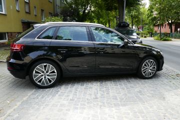 Fahrzeugabbildung Audi A3 Sportback 35 TFSI sport, Bi-Xenon