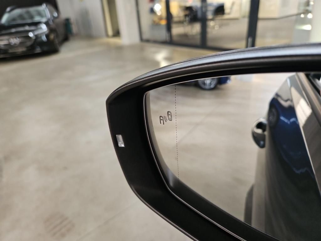 Fahrzeugabbildung Volkswagen T-Roc 1.5 TSI ACT Style ACC LED Navi Winterpaket