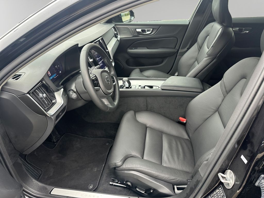 VOLVO V60 B4 B DKG Plus Dark 360° Frontscheibenheizung VOLVO V60 B4 B DKG Plus Dark 360° Frontscheibenheizung