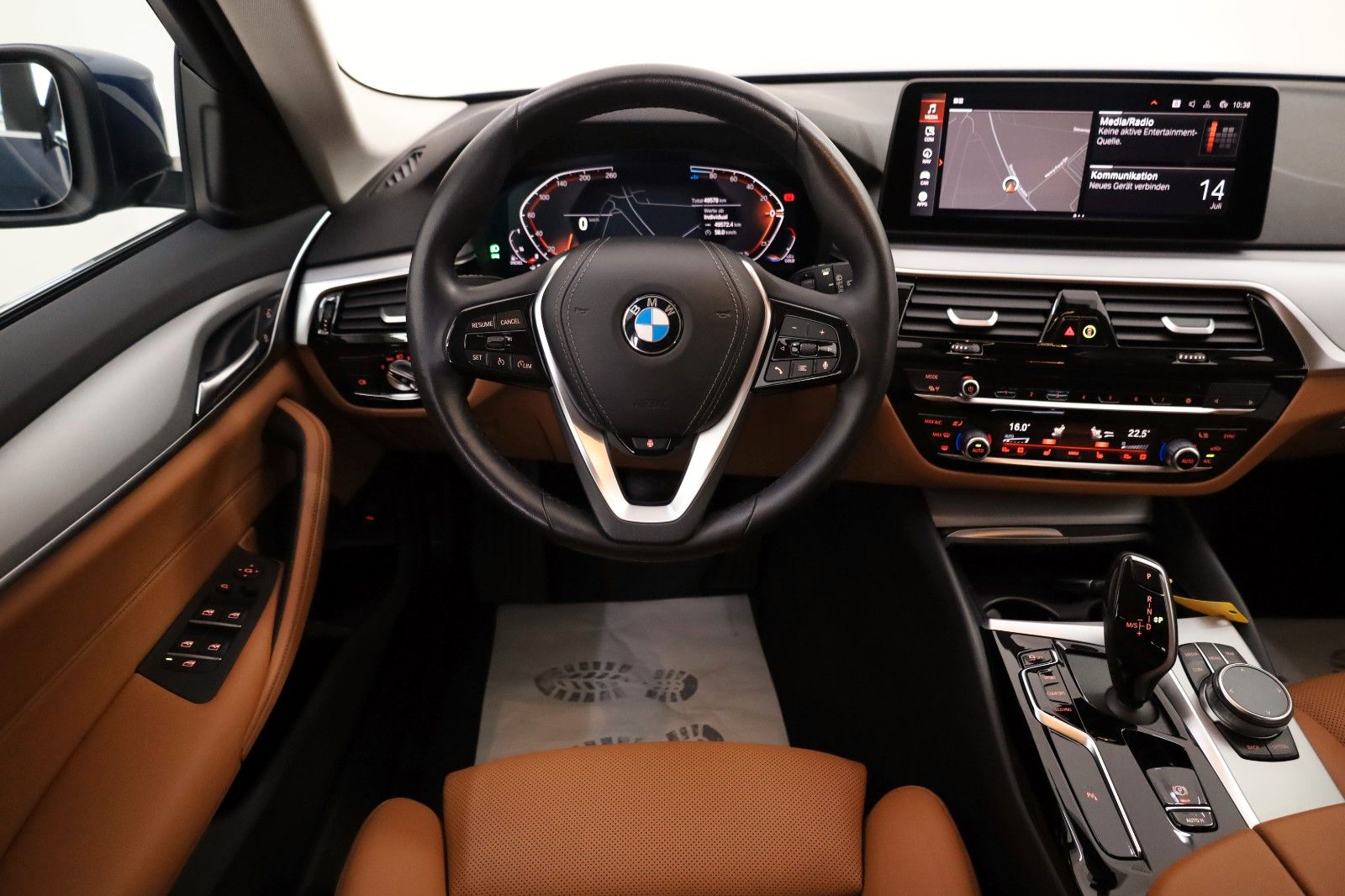 Fahrzeugabbildung BMW 520dA Touring Leder,Navi,LED,SH,PDC,el. AHK,Park
