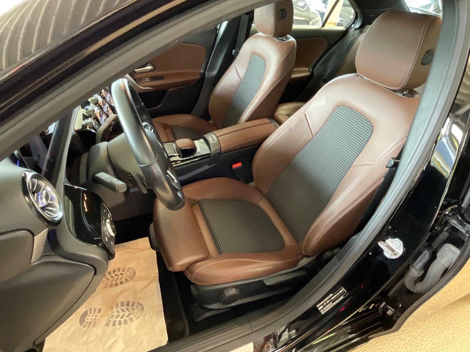 Fahrzeugabbildung Mercedes-Benz A 200 Lim. *AMBIENTE*LEDER-BRAUN* Exclusive *