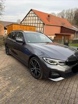BMW 330i xDrive Touring M Sport A. M Sport - BMW 330 mit Benzin-Antrieb: Grau, Kombi