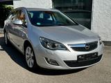 Opel Astra J Sports Tourer Innovation!~SHZ~LEDER~AHK~ - Opel Astra aus 2011: Kombi