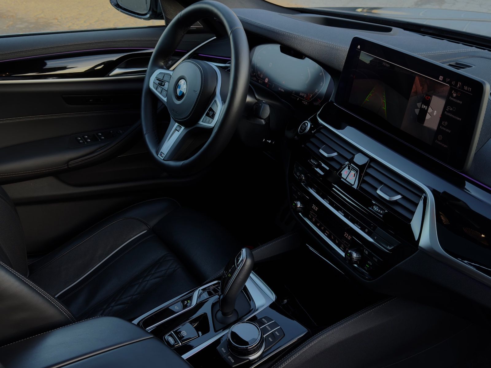 Fahrzeugabbildung BMW M550i xDr H&K 360° HUD Laser ACC SHD StdHz Nappa