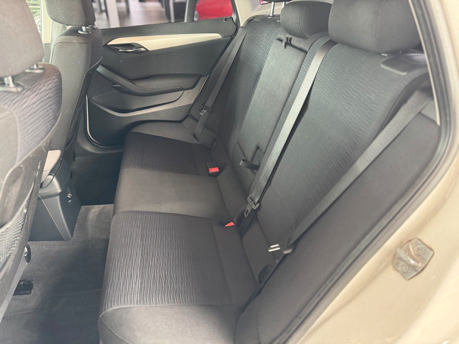 Fahrzeugabbildung BMW X1 18i sDrive GARANTIE/PDC/KLIMA/SZH/TEMPO/XENON