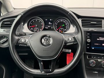 Volkswagen Golf - 8