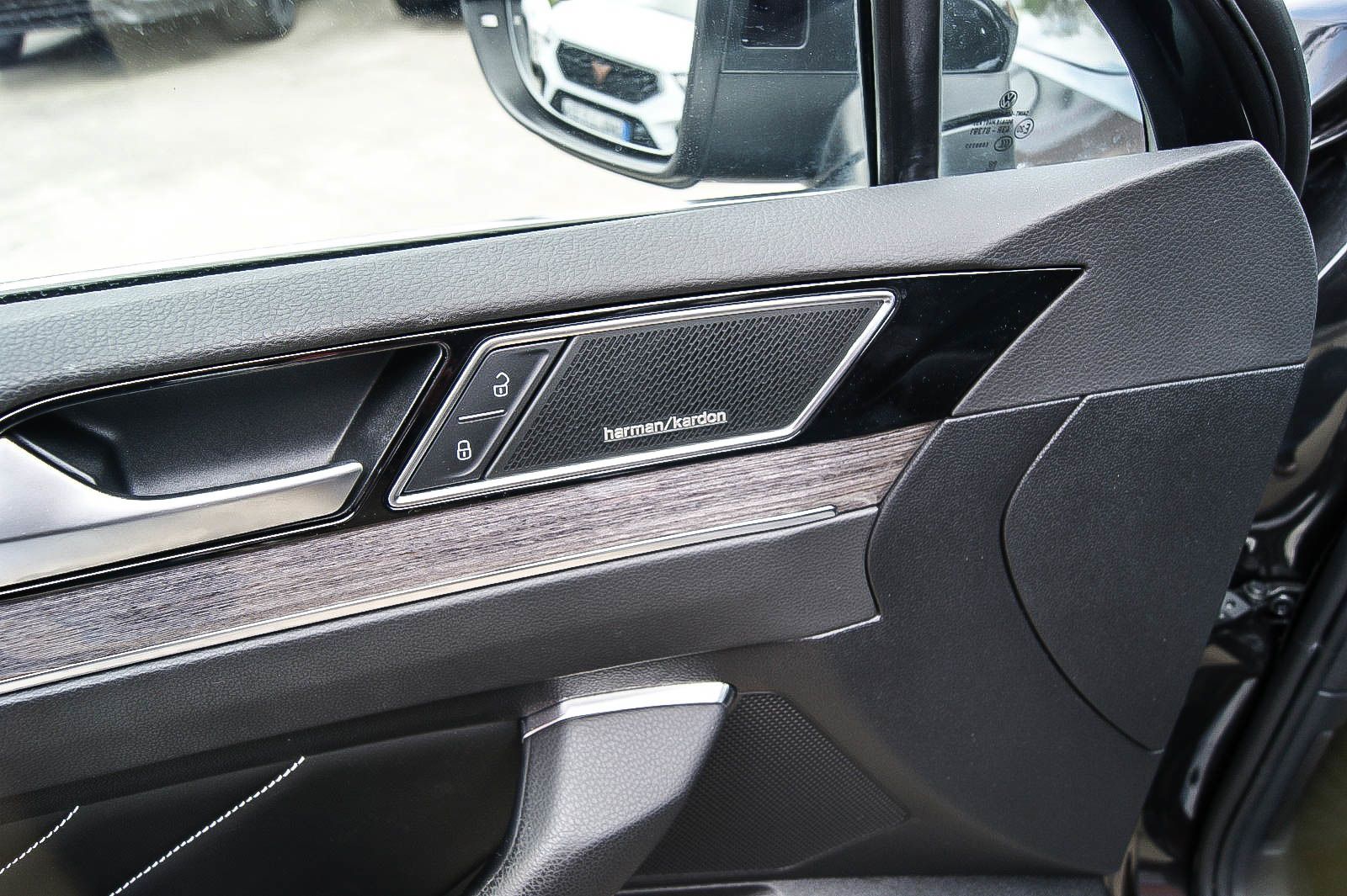 Fahrzeugabbildung Volkswagen Passat Variant 20TDI 4Motion R-Line MATRIX PANO