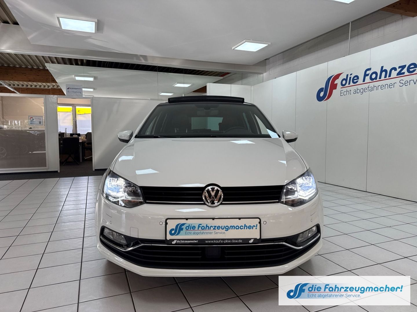 Fahrzeugabbildung Volkswagen Polo V Original 1.2TSI DSG Pano Kamera Navi LED